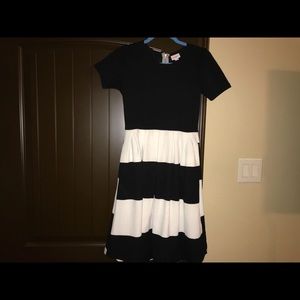 S Amelia black and white   EUC!!!